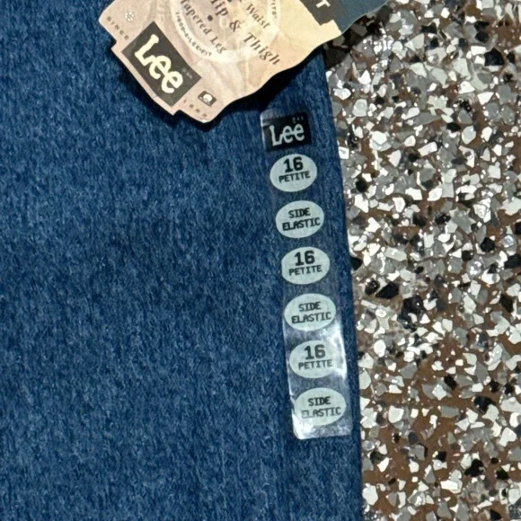 Lee Relaxed Fit Side Elastic Jeans – Women’s 16 Petite – NWT - Picture 3 of 7